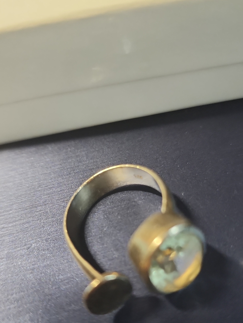 Beautiful 925 Silver Sterling Open Band Ring with  Rare light green Gemstone - Picture 5 of 6